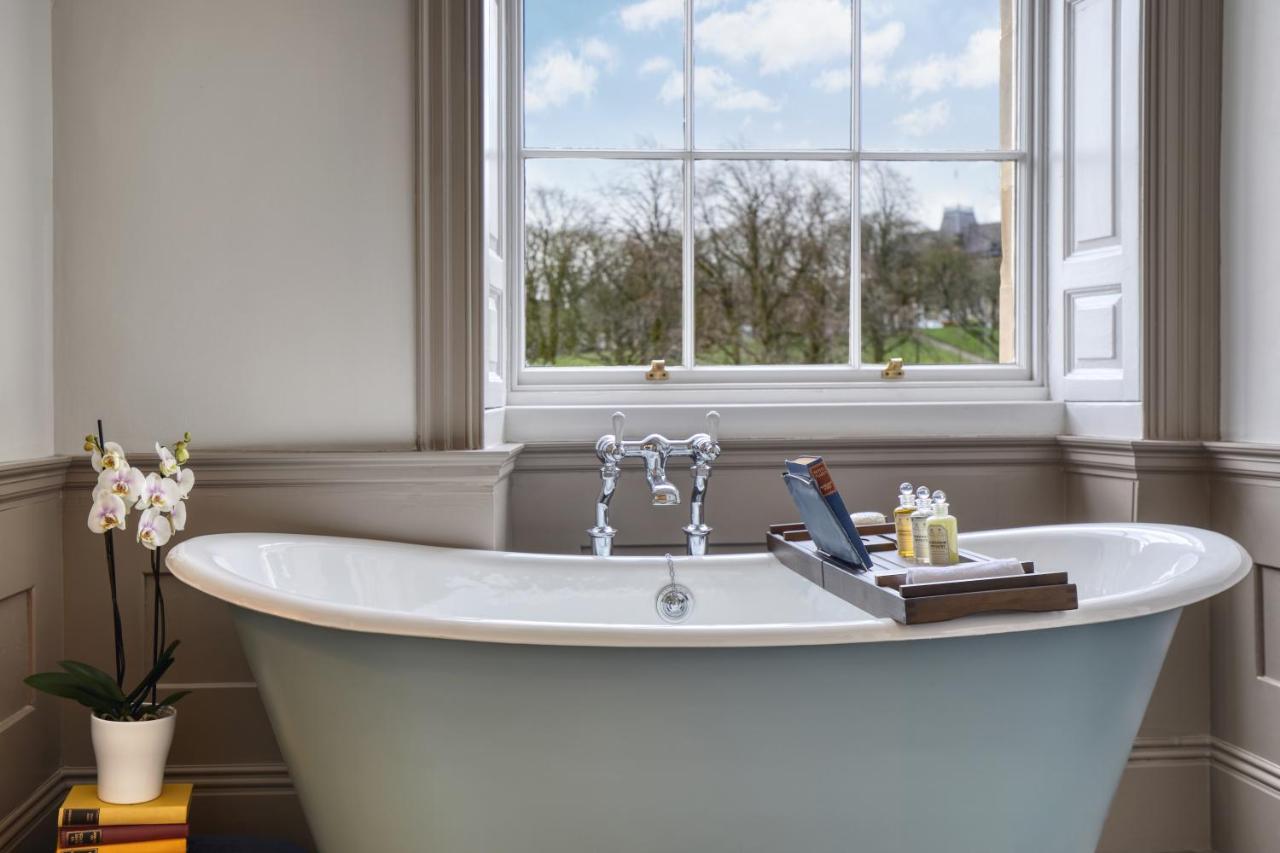 Ensana Buxton Crescent Hotel Exterior photo A freestanding bathtub