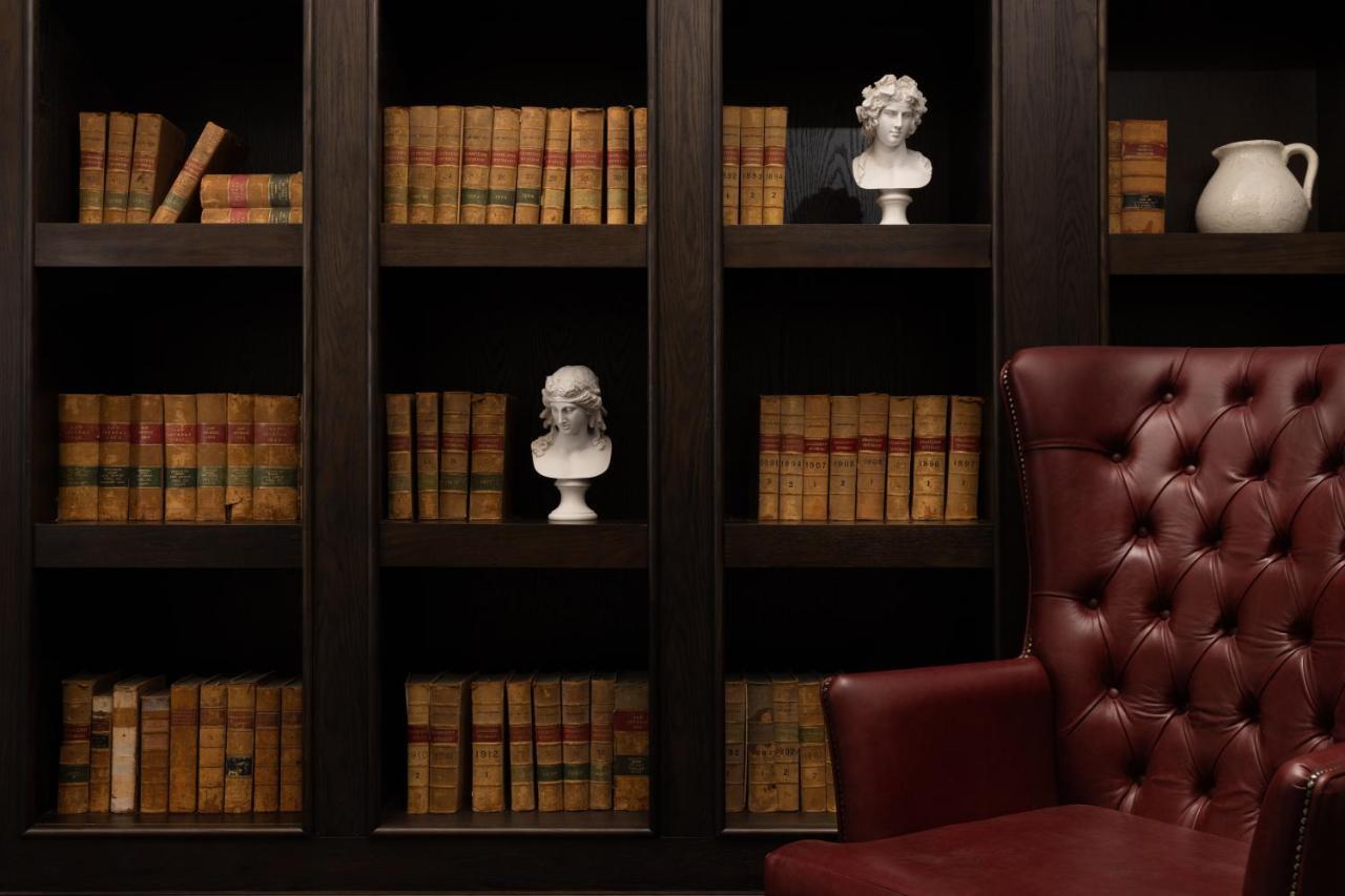 Ensana Buxton Crescent Hotel Exterior photo A bookcase